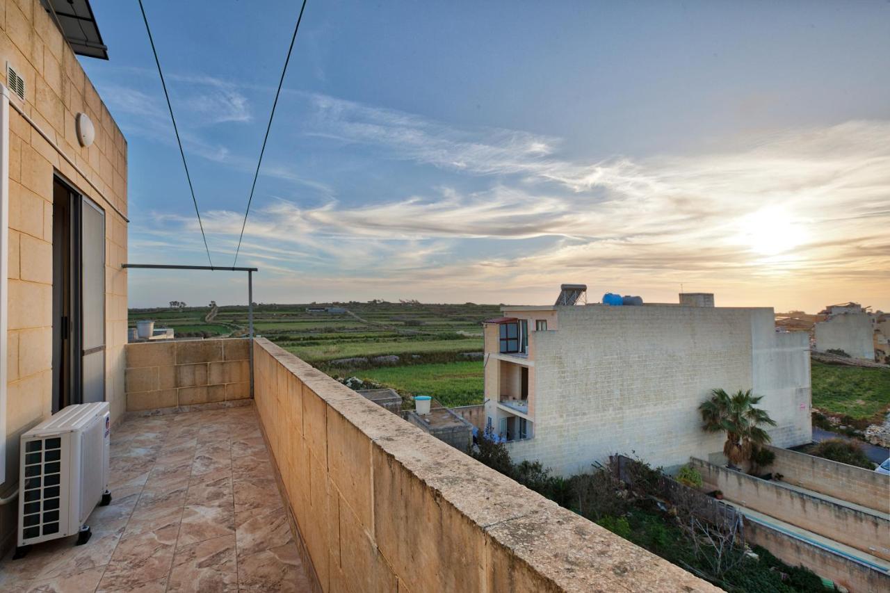 Appartamento Summer Fields Penthouse With Amazing Views Sannat Esterno foto